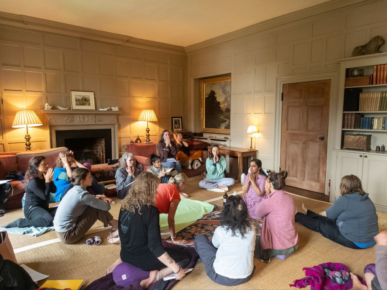 Reset and Restore Monthly Wellbeing Club – 8. August 2026 - Riverside Yoga: Bewegung, Licht & Flow