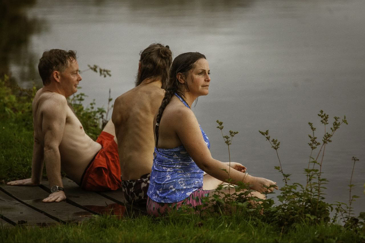 Reset and Restore Monthly Wellbeing Club – 8. August 2026 - Riverside Yoga: Bewegung, Licht & Flow