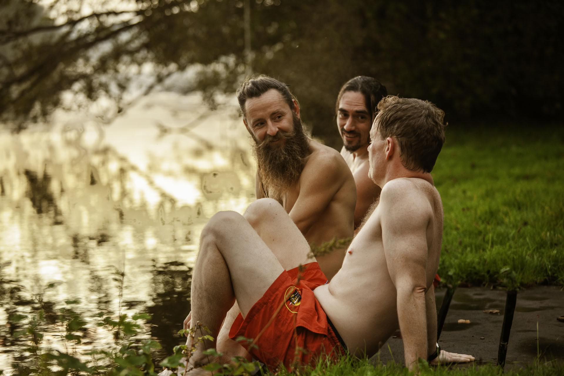 Reset and Restore Monthly Wellbeing Club – 8. August 2026 - Riverside Yoga: Bewegung, Licht & Flow