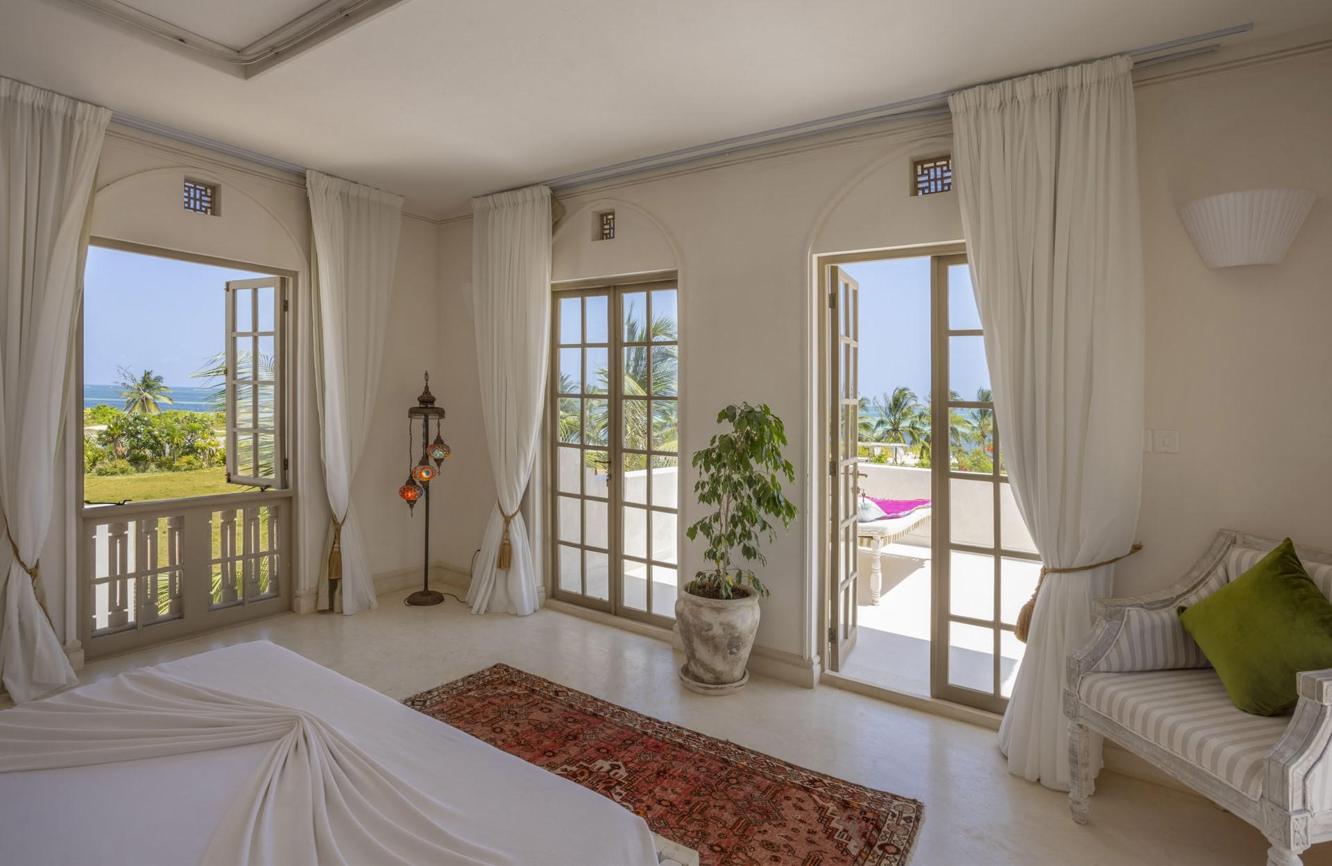 Kenianische Yoga- und Safari-Retreat-Räume
