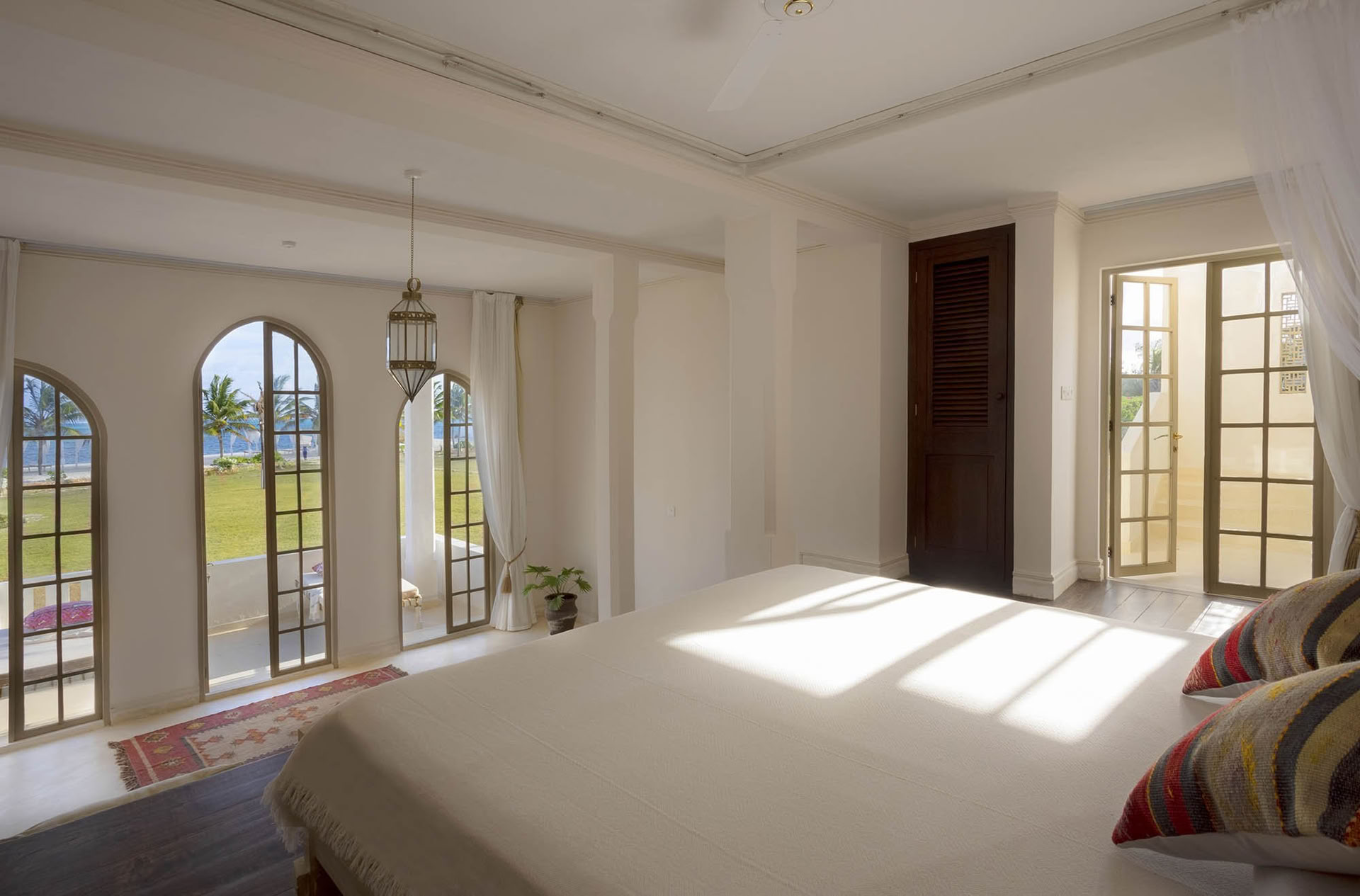 Kenianische Yoga- und Safari-Retreat-Räume