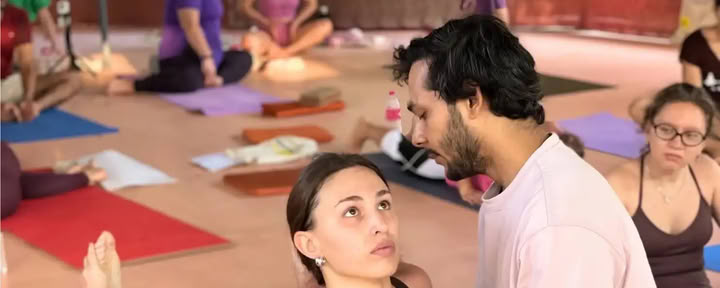300-Stunden-Yoga-Lehrer-Ausbildung in Kerala – 3. Jan. – 30. Jan. 2027