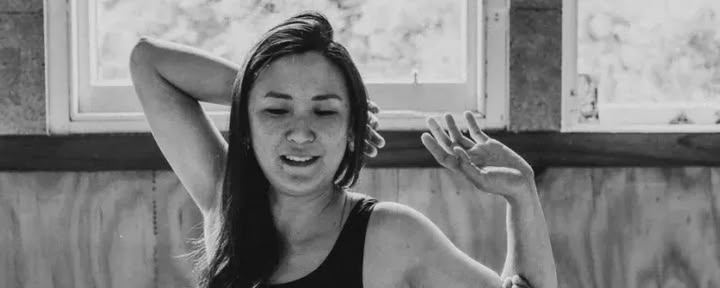 Intuitiver Flow Yoga mit Crystal Tan