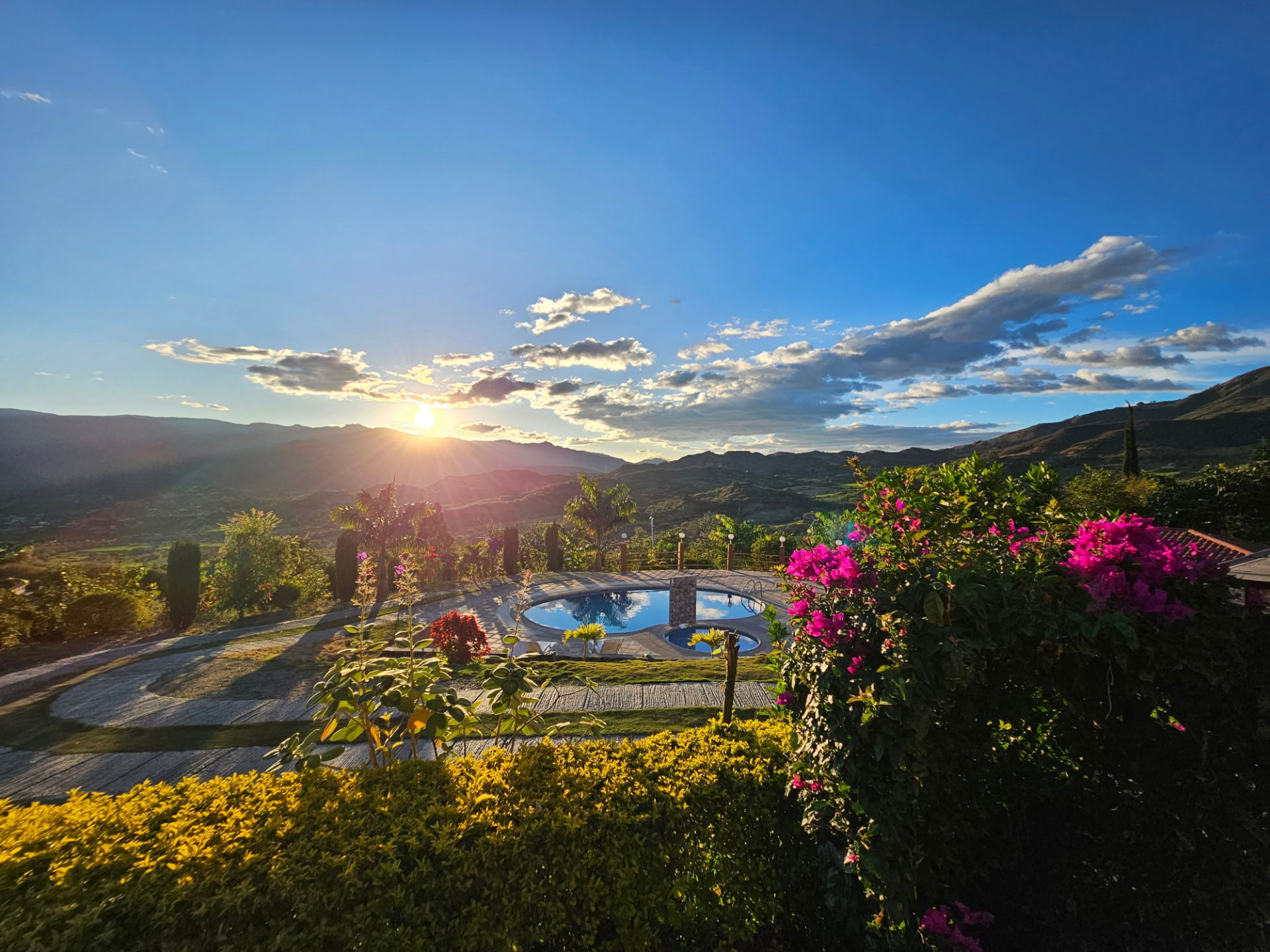 Return to the Earth: 8-Tage Ayahuasca, San Pedro + Wilka Retreat