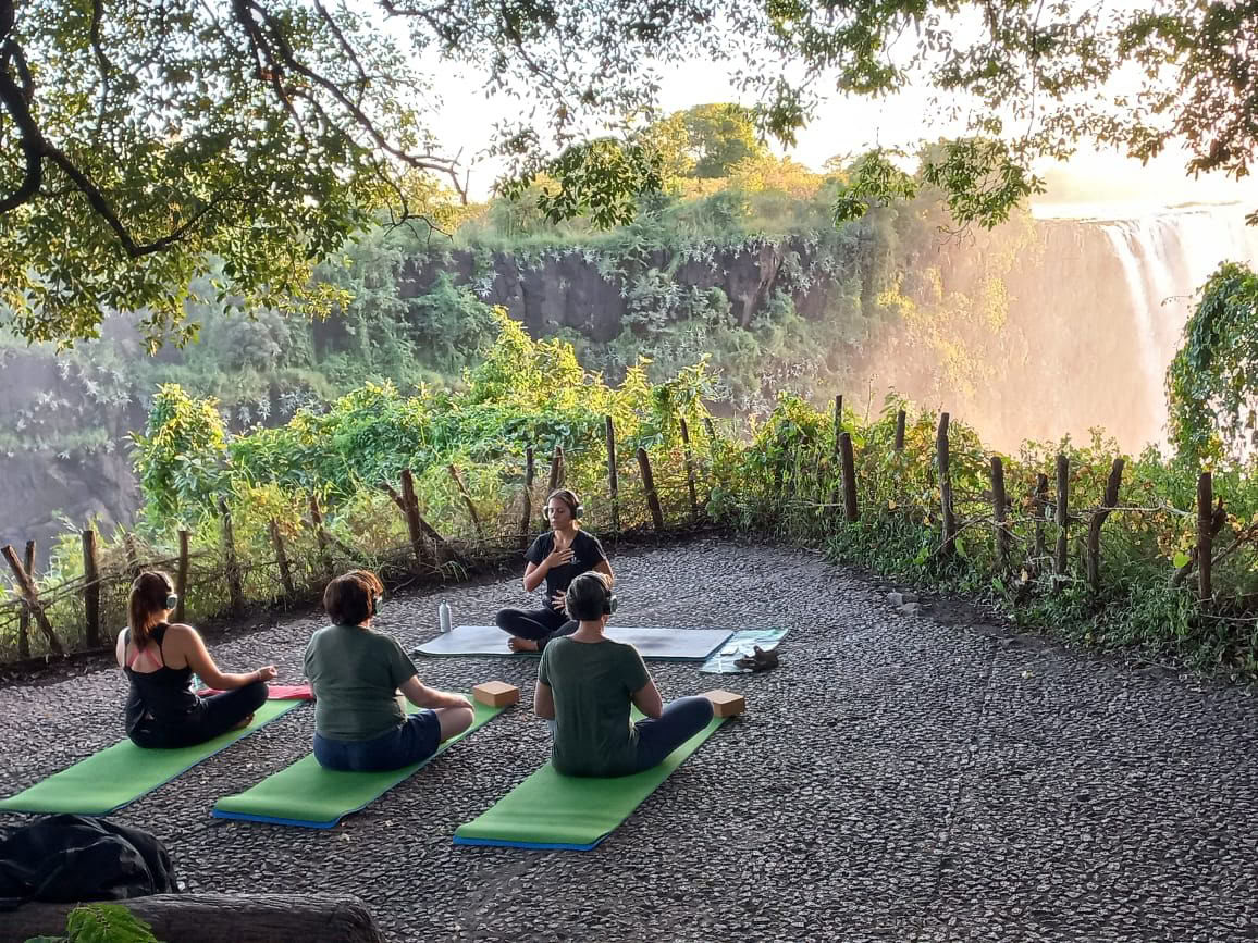 Yoga an den Falls