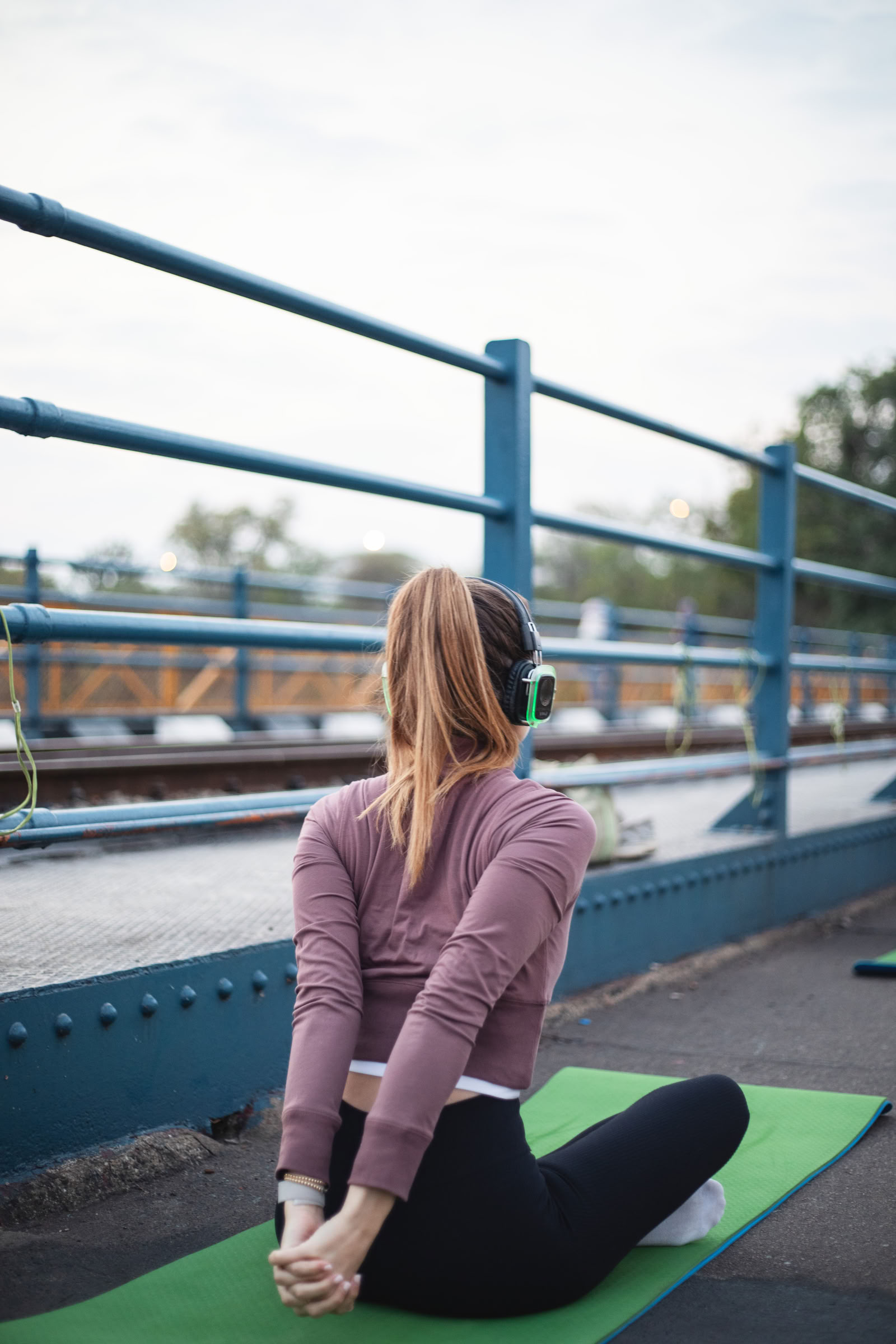 Yoga auf der Brücke