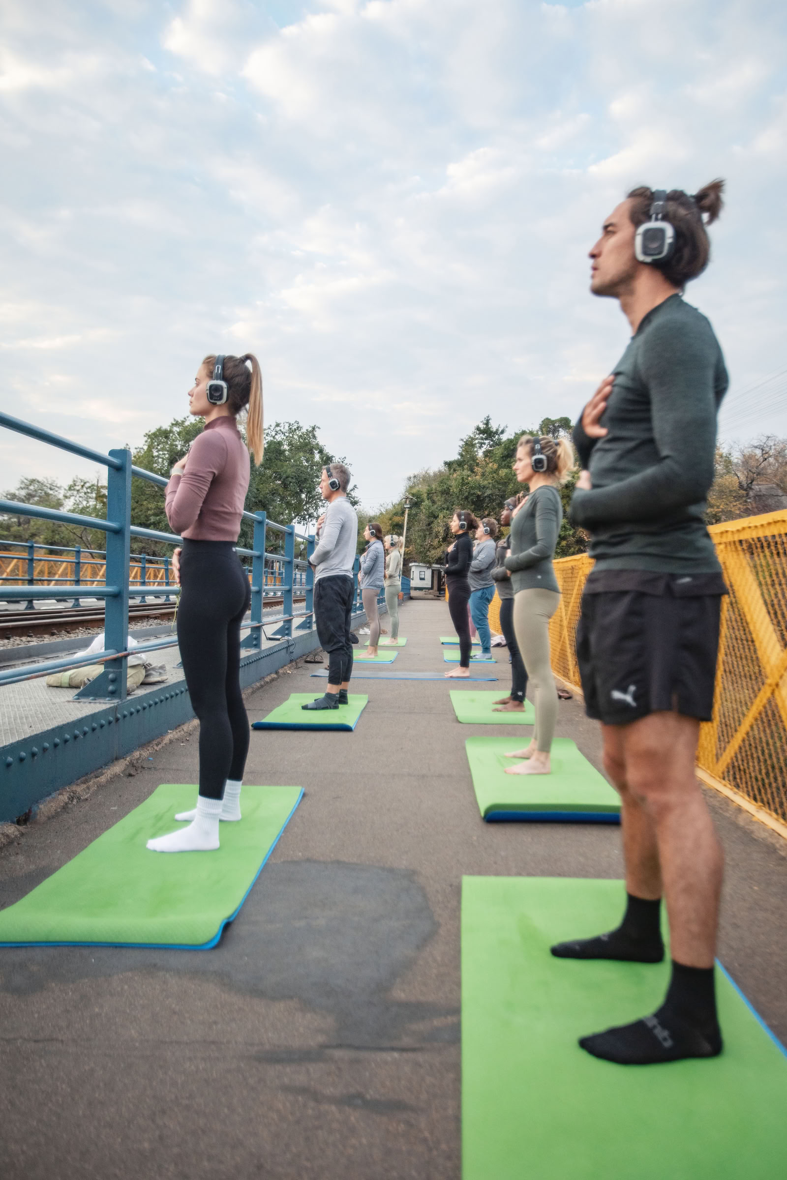 Yoga auf der Brücke