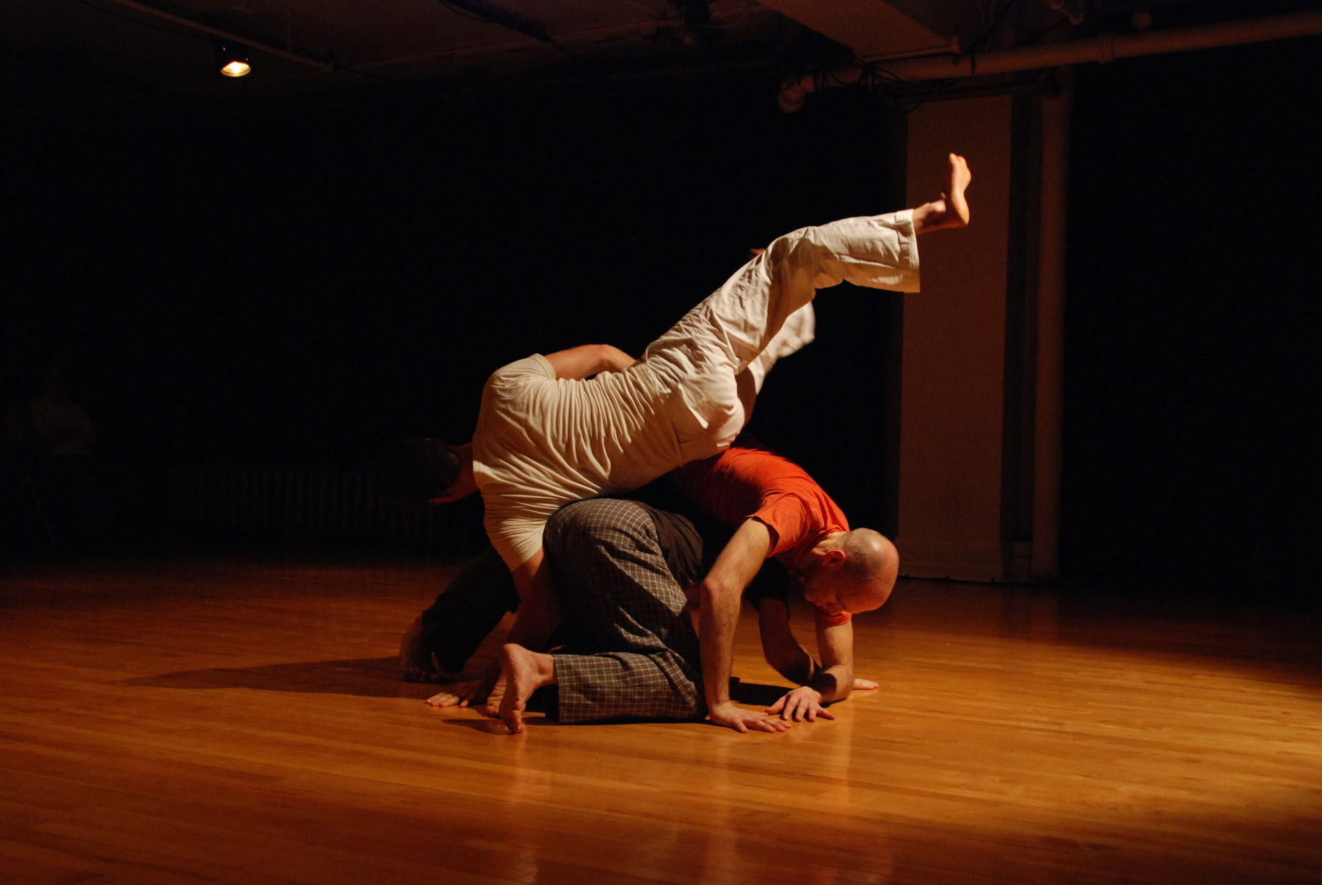 Compositional Awareness im Contact Improvisation Workshop mit Andrew Harwood