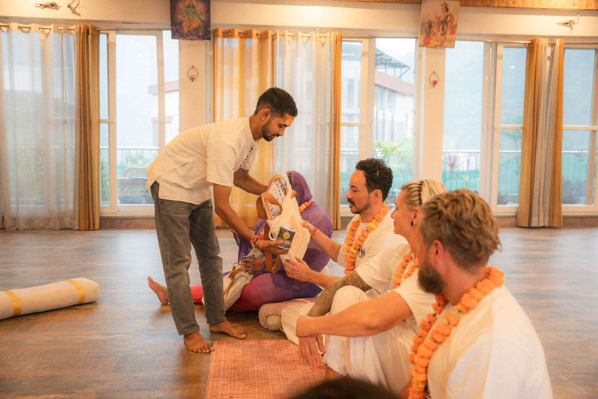100-Stunden-Yoga-Lehrerausbildung