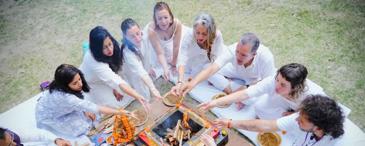 100-Stunden-Yoga-Lehrerausbildung in Rishikesh