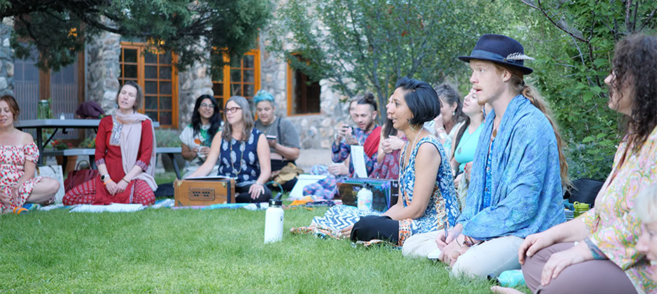 Singen in die Ganzheit: Ein heiliges Chant-Retreat