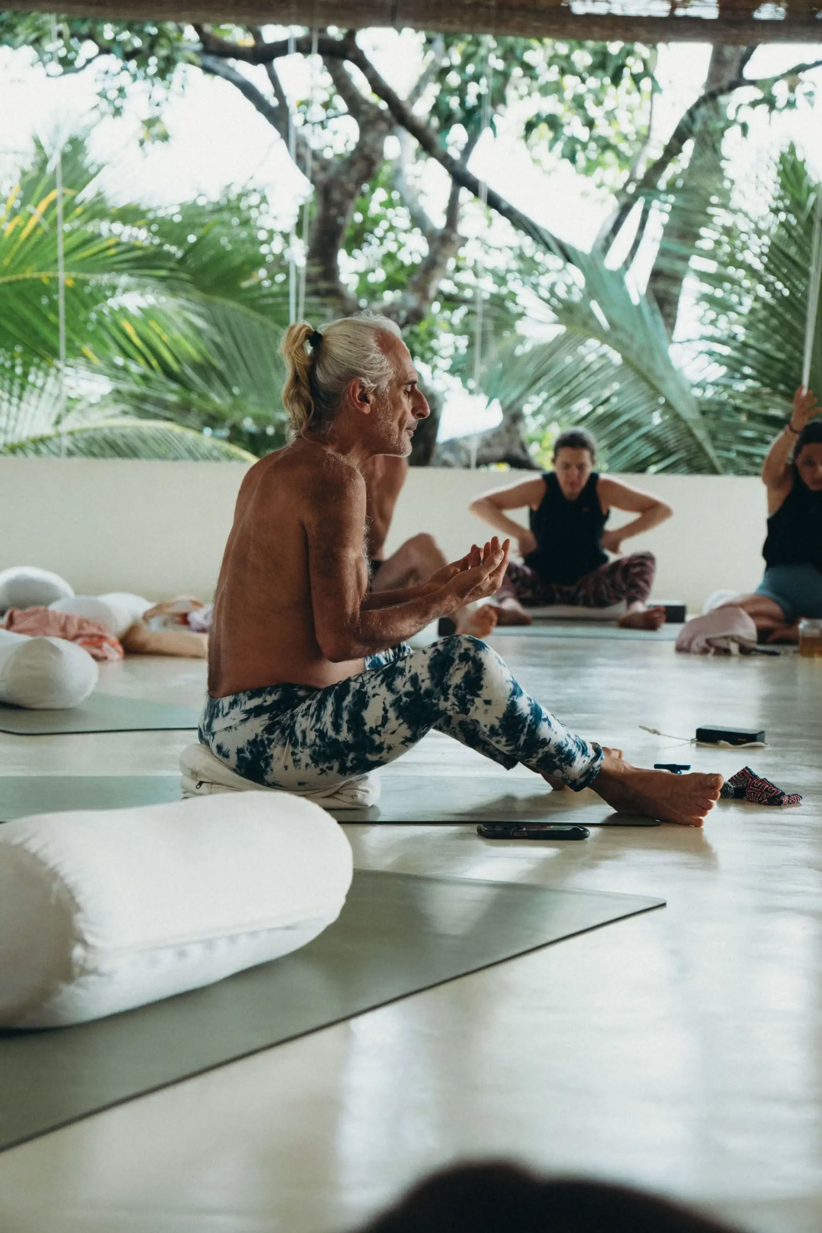 Simon Borg-Olivier 50hr Yoga Synergy Intensiv
