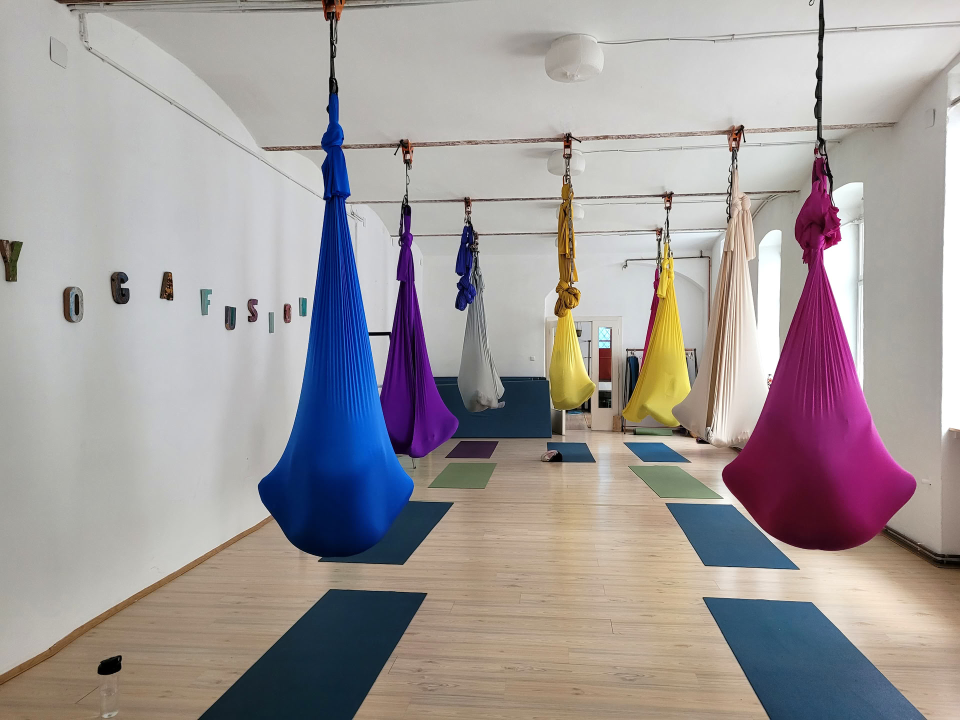 Fly & Stay: Aerial Yoga Retreat in Wien
