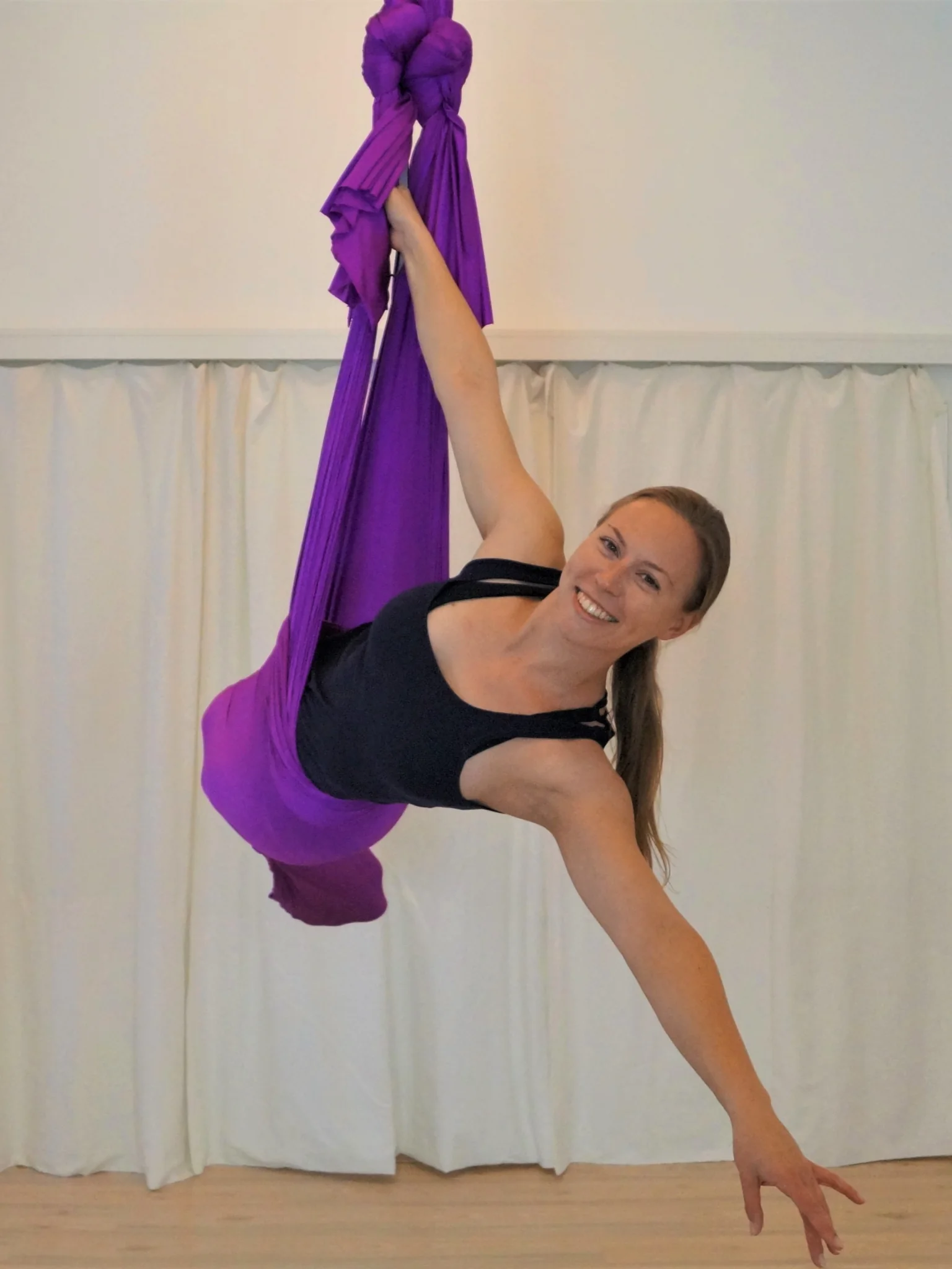 Fly & Stay: Aerial Yoga Retreat in Wien
