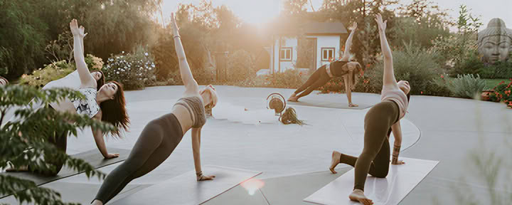 Divine Yoga Properties Große Eröffnung