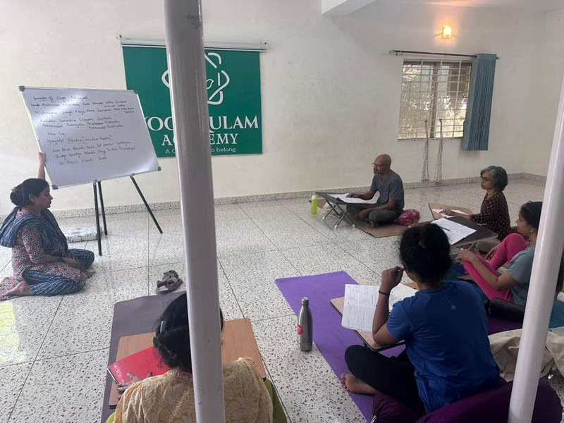 200-Stunden-Wochentags-Yoga-Lehrer-Ausbildungskurs in Bengaluru