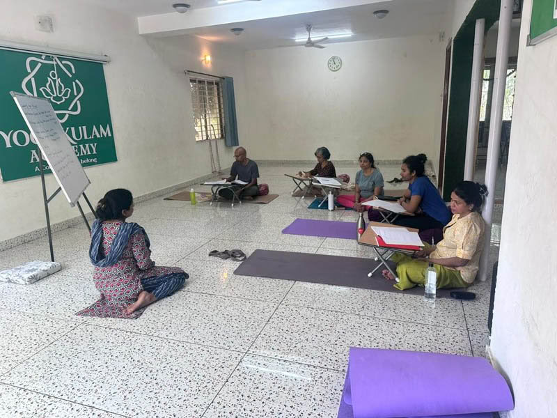 200-Stunden-Wochentags-Yoga-Lehrer-Ausbildungskurs in Bengaluru
