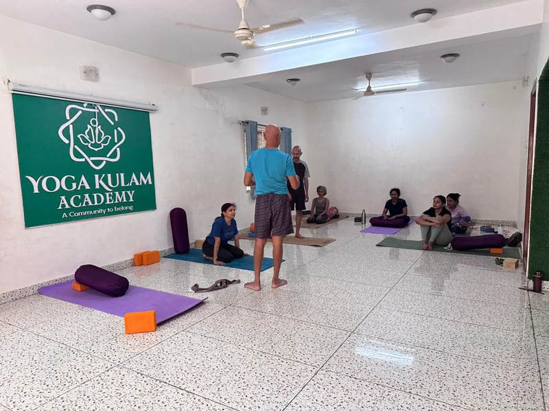 200-Stunden-Wochentags-Yoga-Lehrer-Ausbildungskurs in Bengaluru