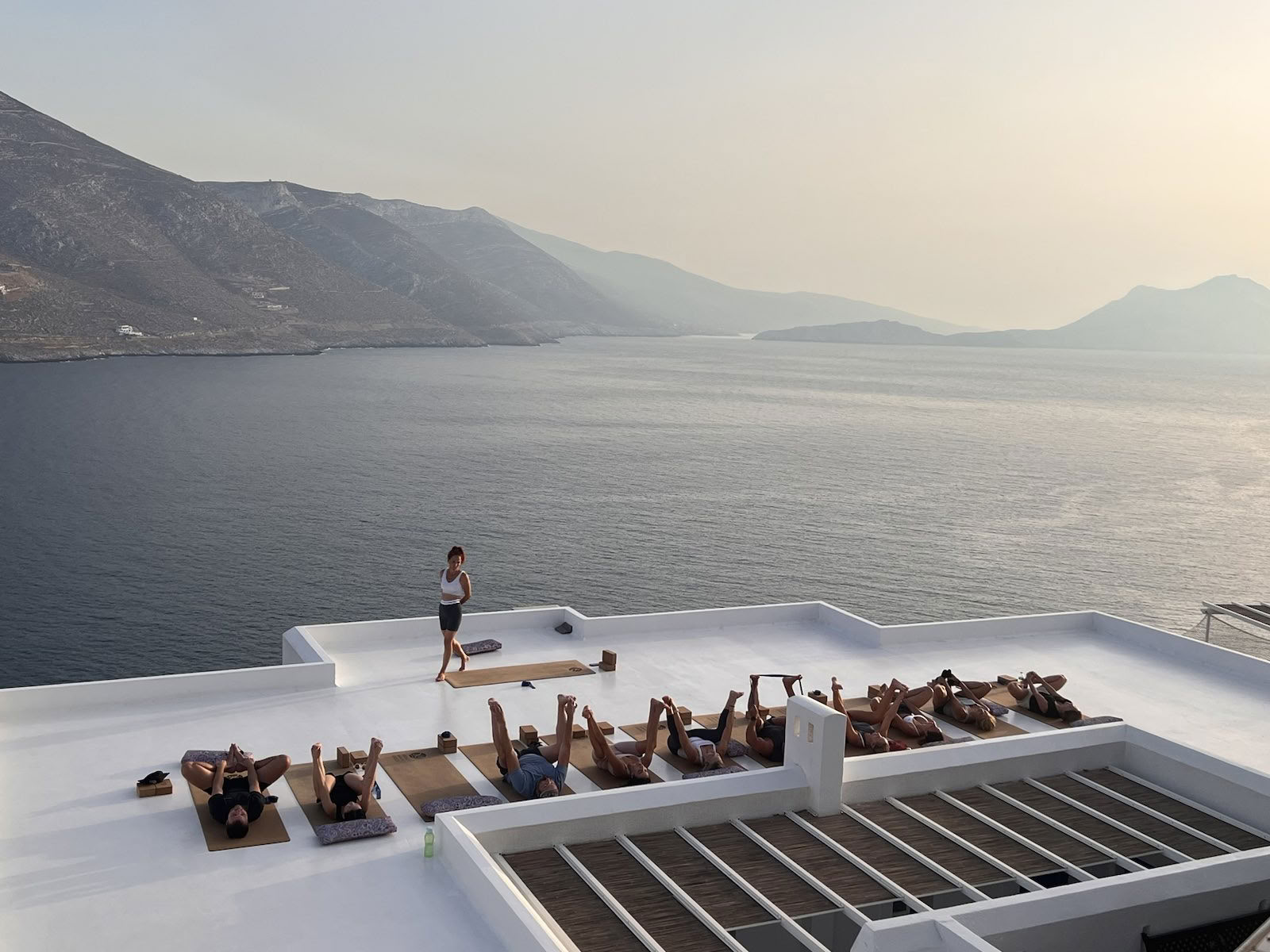 Serenity by the Sea: Finde deinen Flow — Island Edition.