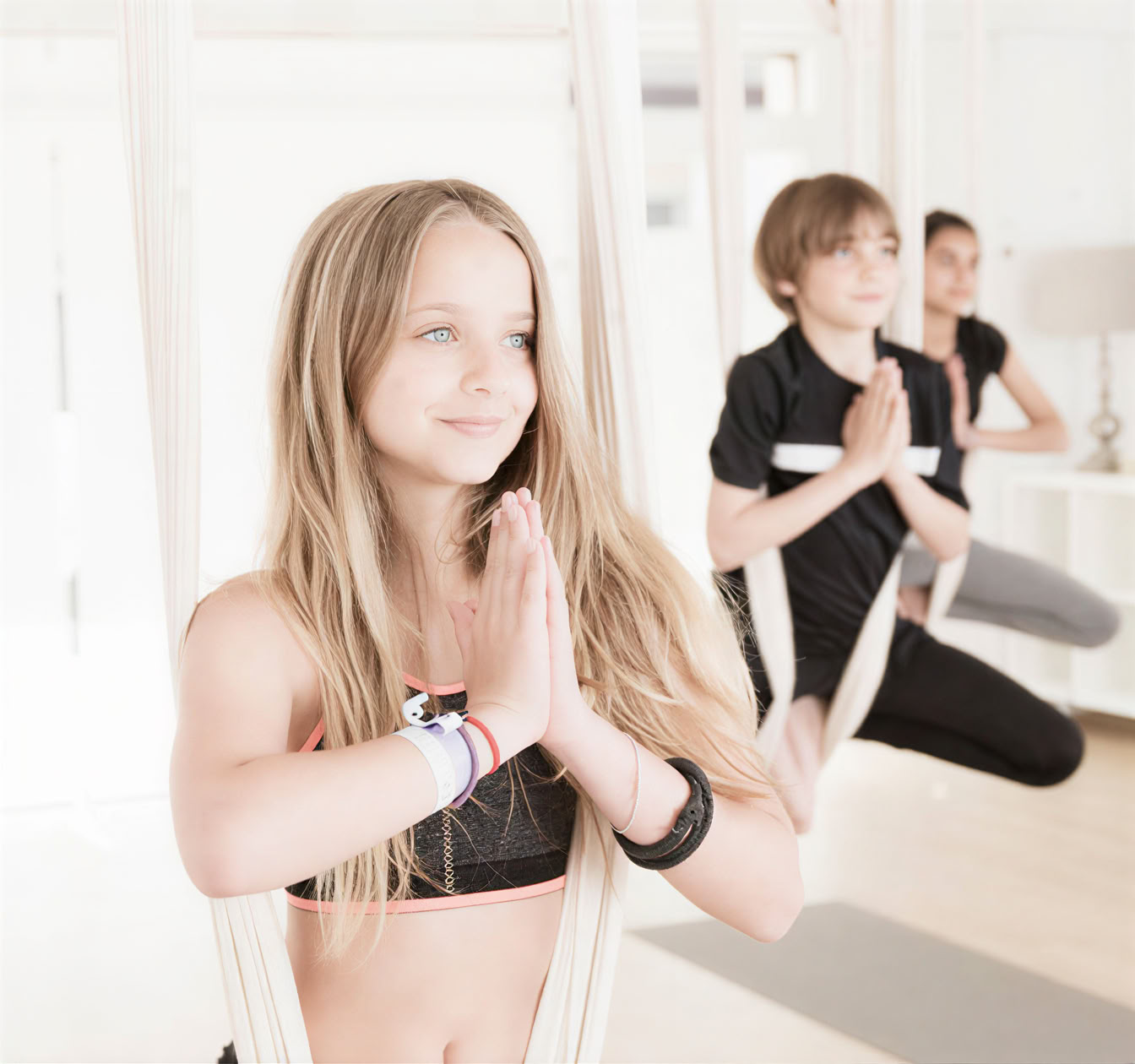 Aerial Yoga für Teens