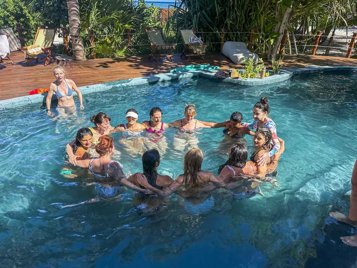 Retiro Waking Woman: Im Spiegel des Wassers
