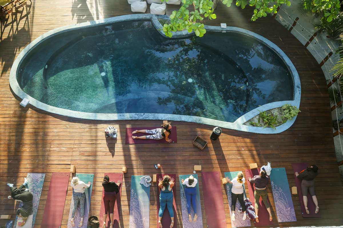 Retiro Waking Woman: Im Spiegel des Wassers