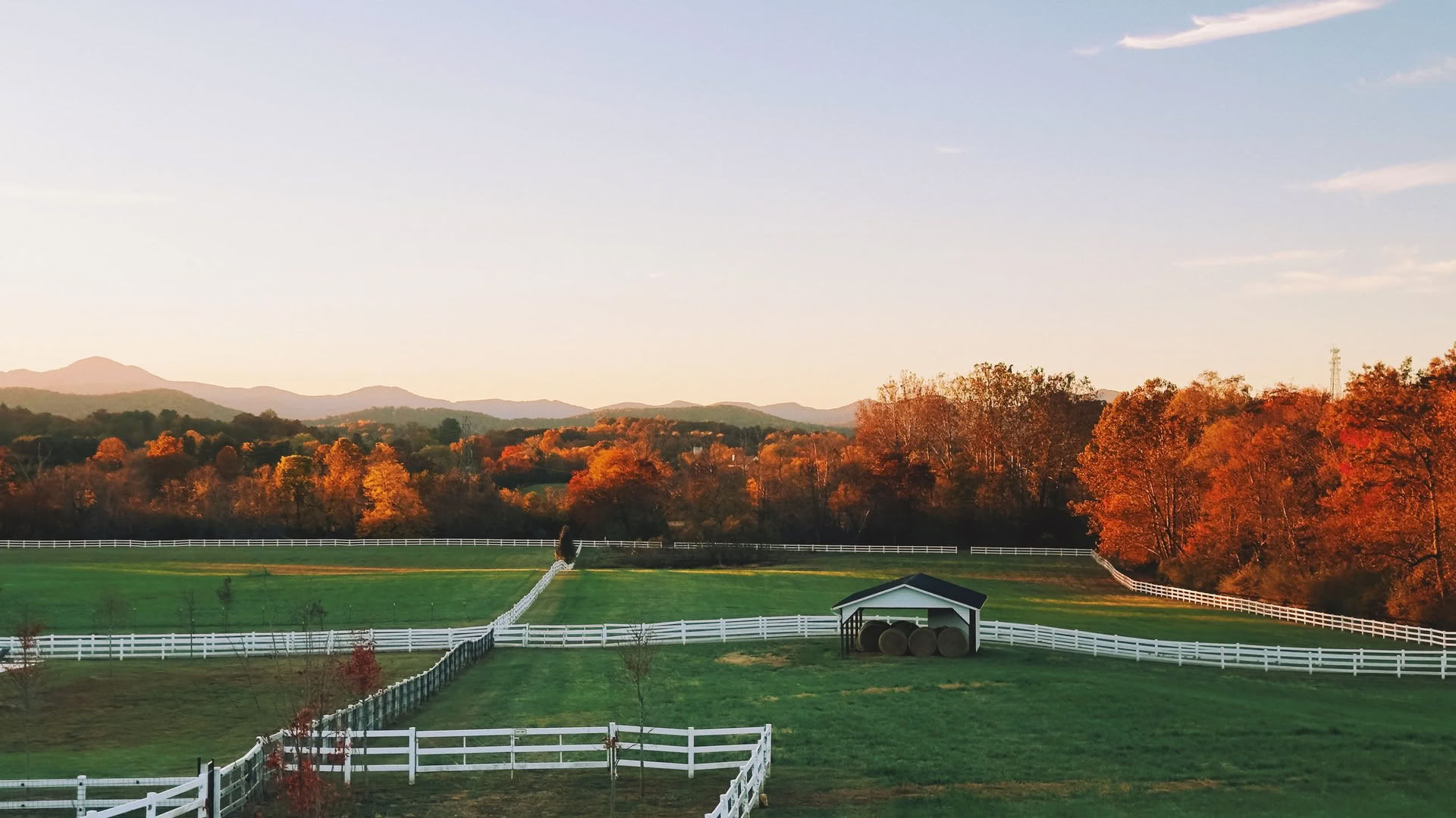Candle Lit Sound Healing Bath - The Sanctuary at The Horse Shoe Farm mit Kelly Flowers