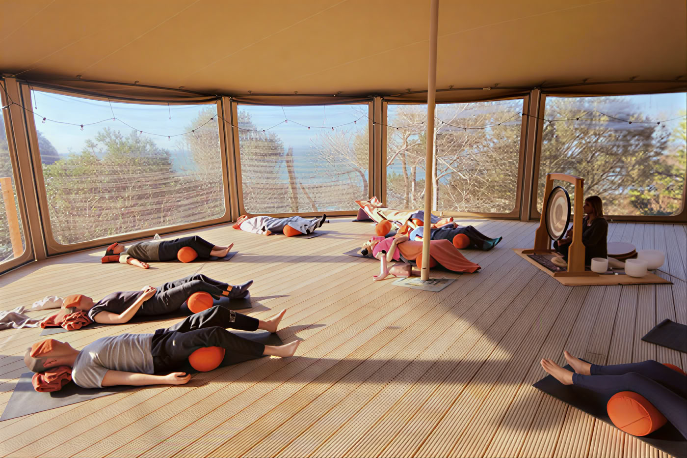 WÖCHENTLICHE YOGA-KURSE