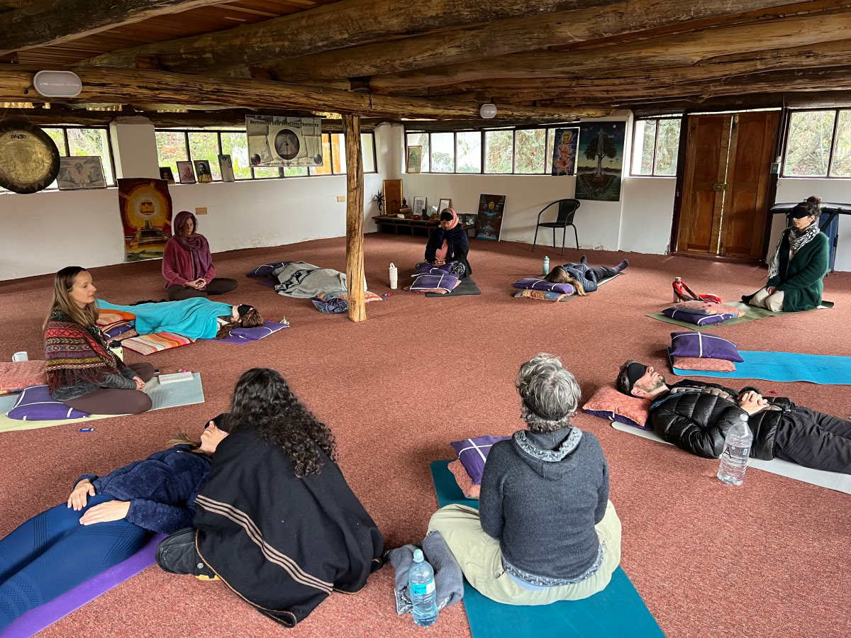 Spirituelles Retreat Dunkelheit und Stille