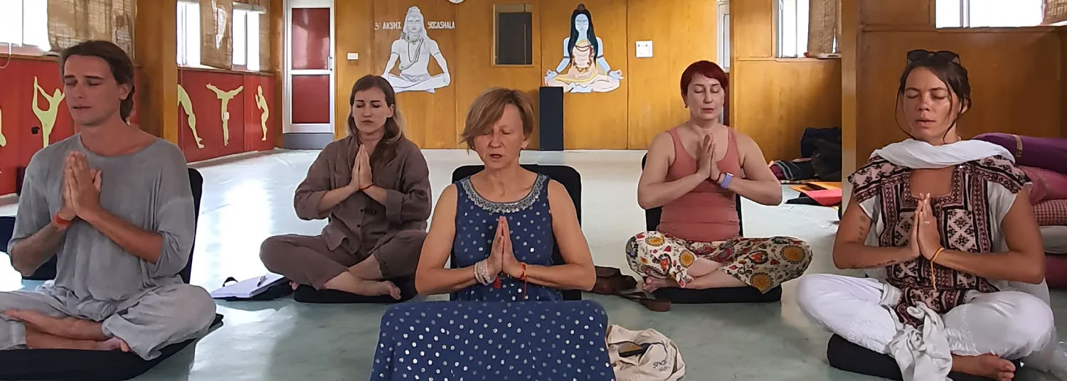 500-Stunden-Yoga-Lehrertraining in Rishikesh – 3. Sep. - 1. Nov.