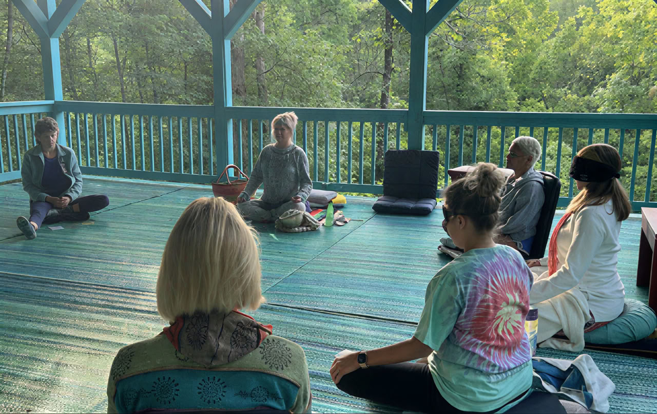 Meditation zur Gewohnheit machen: Ein Yoga- und Meditations-Retreat