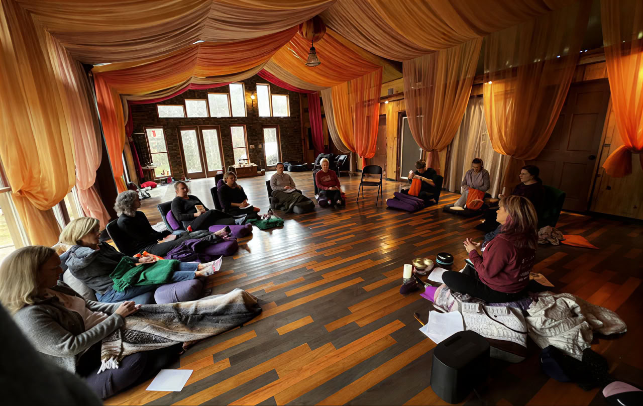 Meditation zur Gewohnheit machen: Ein Yoga- und Meditations-Retreat