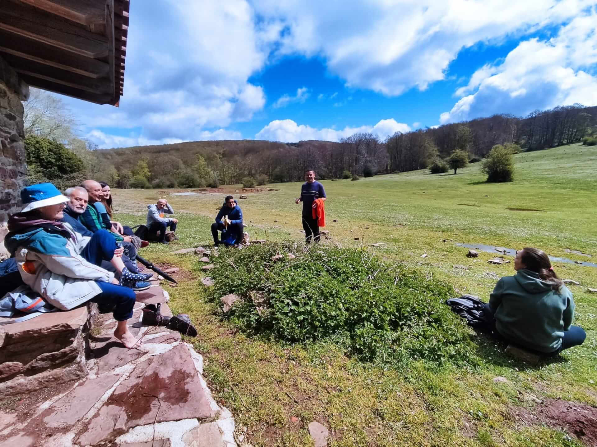 Sommer-Retreat der Stille: Yoga & Psychologie in den Pyrenäen