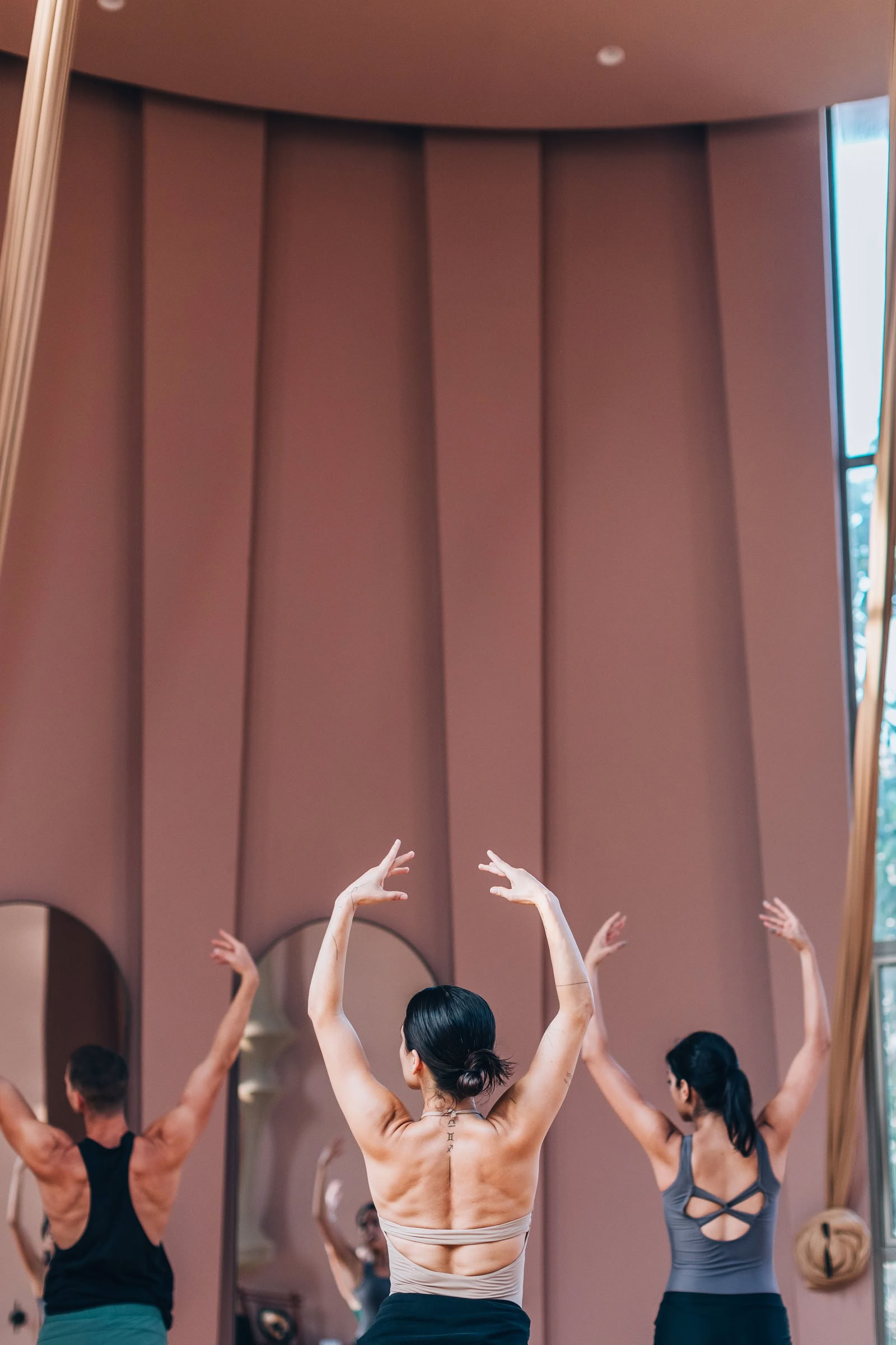 Workshop: Moon Flow bei Kerzenschein mit Mery & Malina