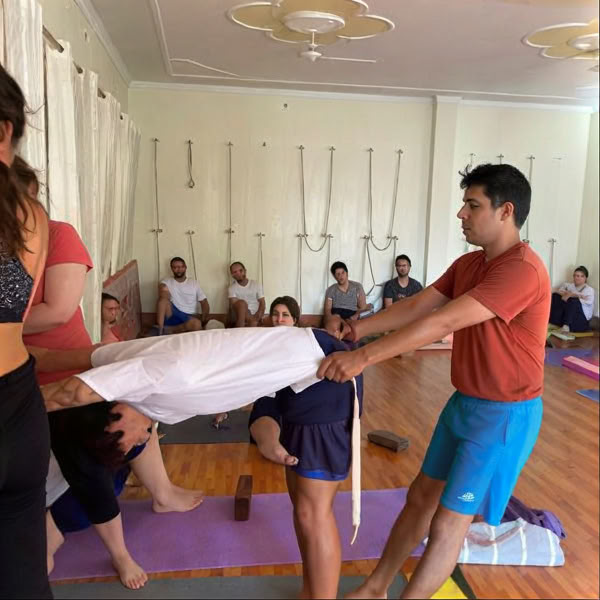 300-Stunden-Yogalehrerausbildung in Rishikesh