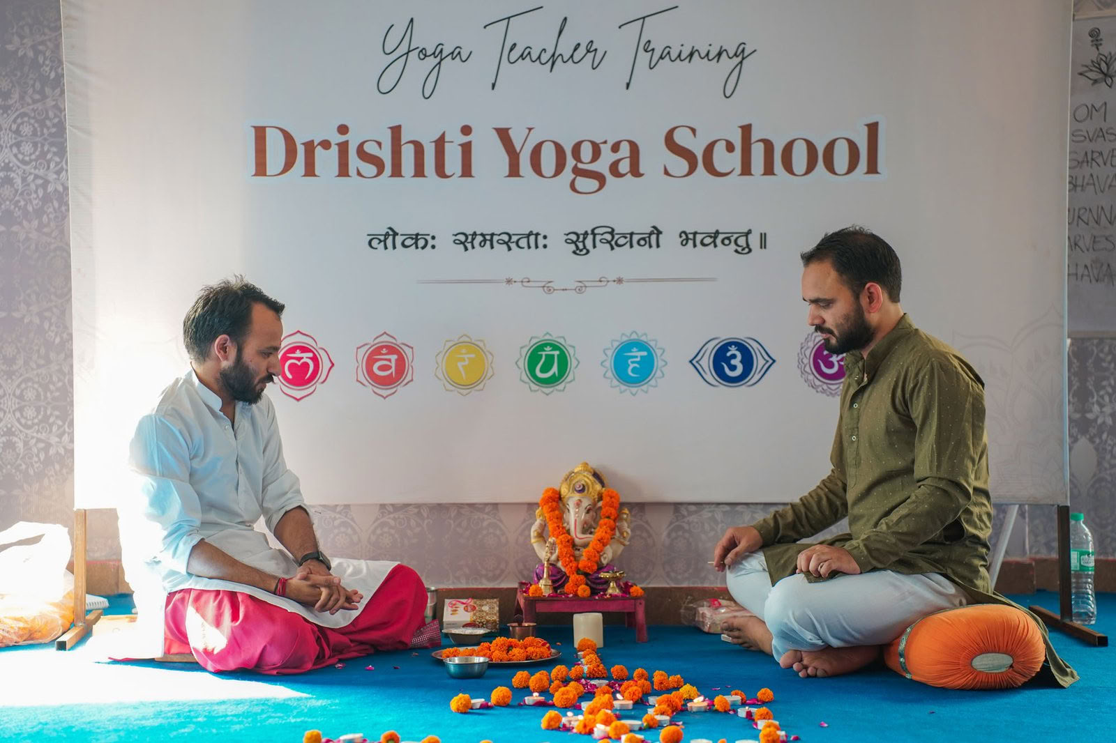 100-Stunden-Yoga-Lehrerausbildung in Rishikesh ✅