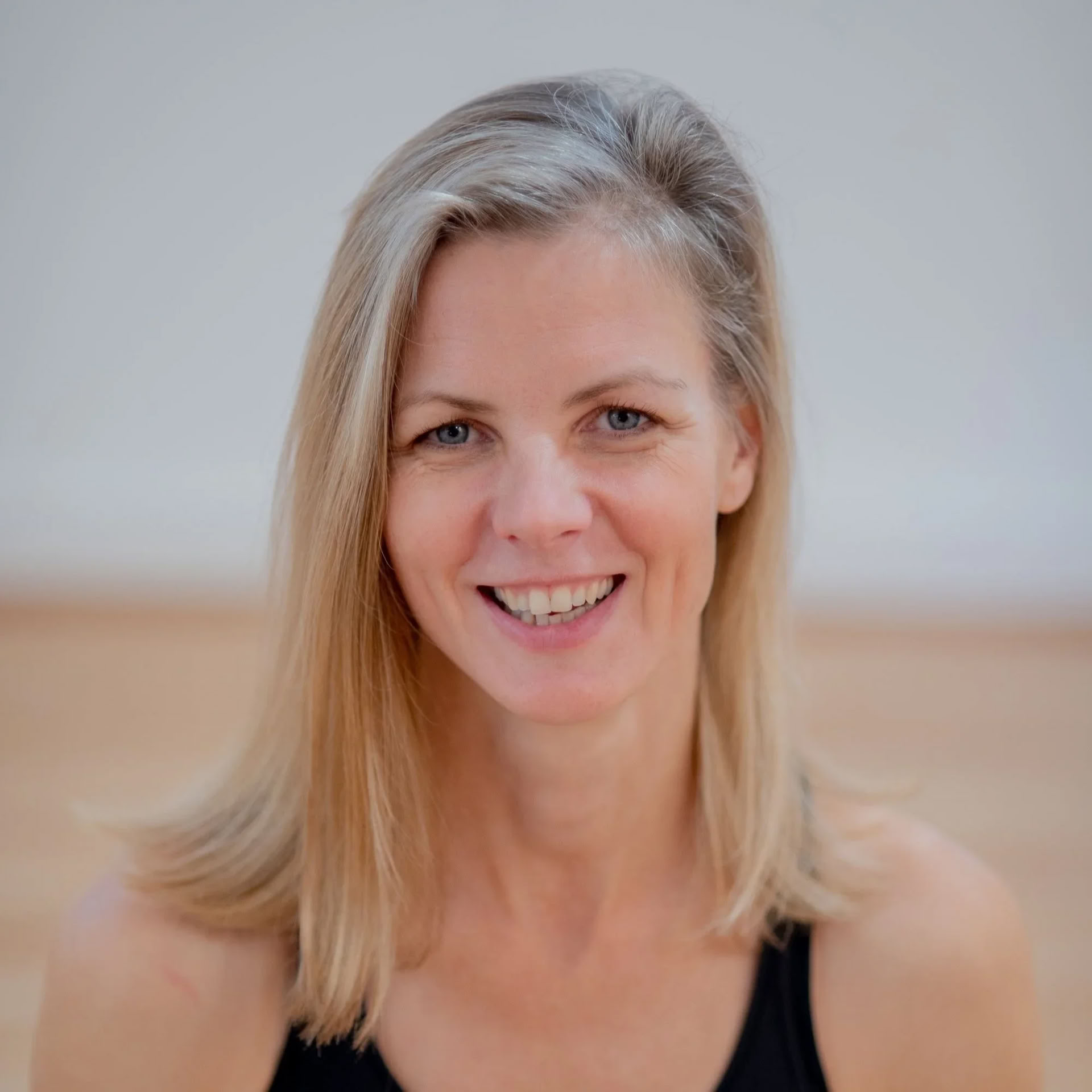 Vollmond-Loslassen & Neustart: Abendliches Yoga- und Klangreise-Erlebnis — The Yoga Yurt