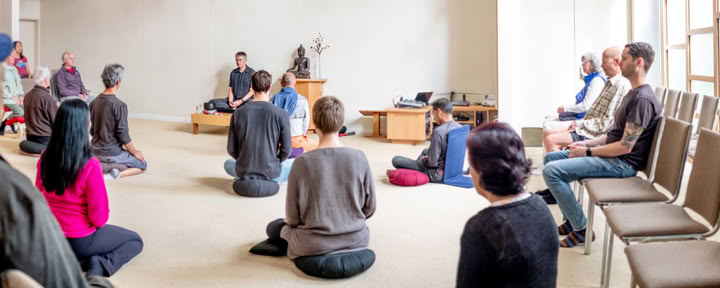 Einführung in die Achtsamkeitsmeditation – Ganztägig mit Ines Freedman