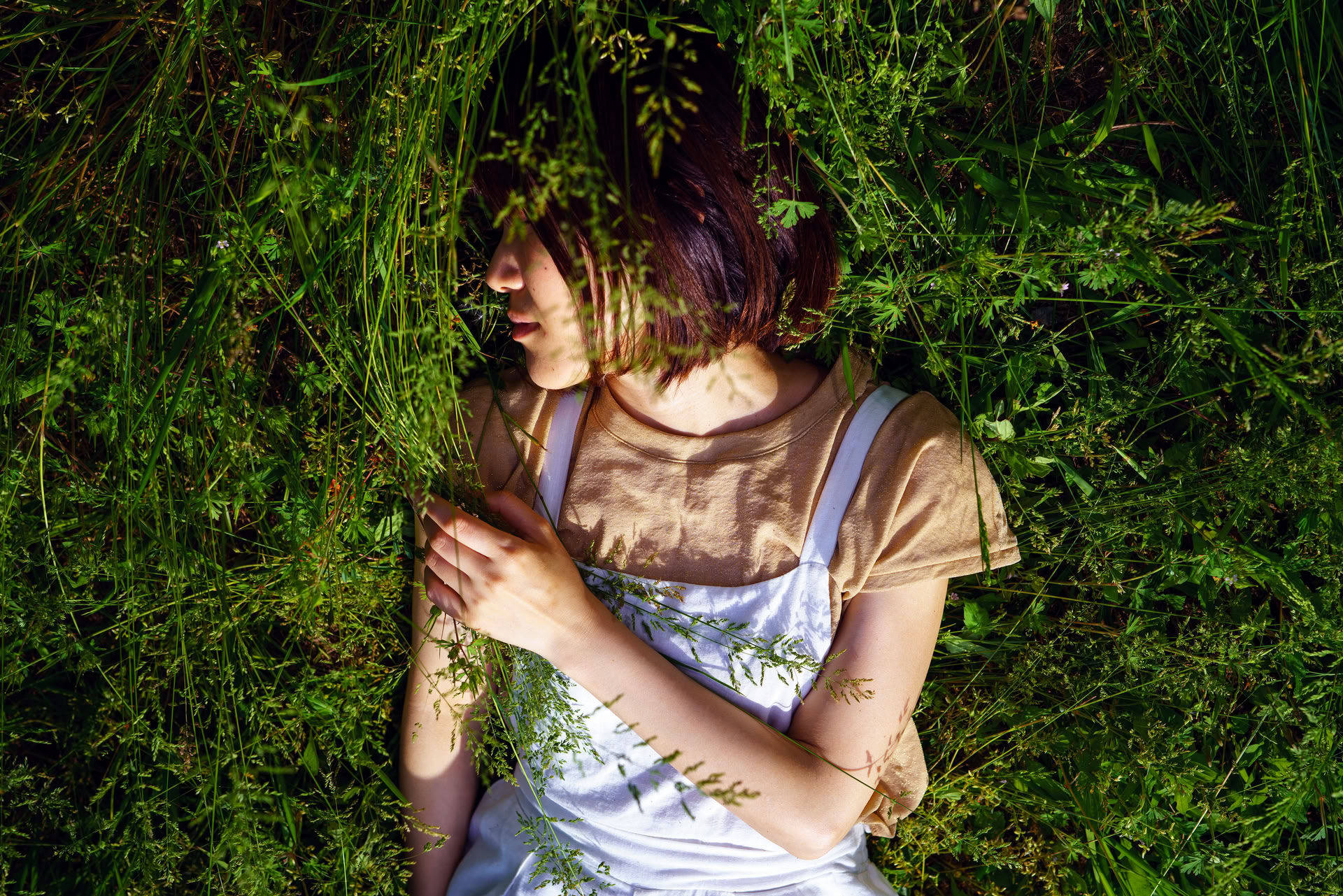 Embody Her: Die Kunst des Loslassens in weibliche Kraft und Weisheit