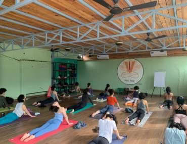 300-stündiger Yogalehrer-Ausbildungskurs mit Unterkunft