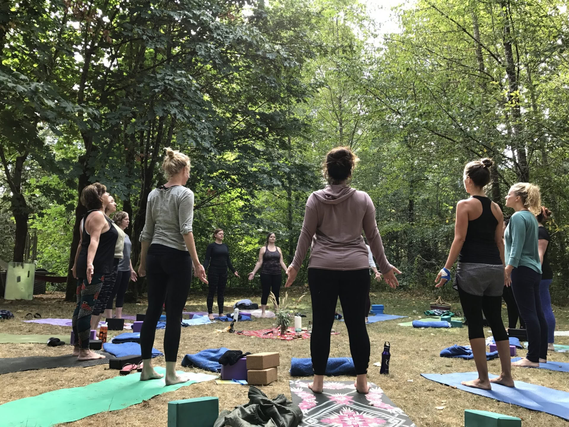 Verwurzeltes und wildes Frauen-Yoga-Retreat nahe Asheville, North Carolina