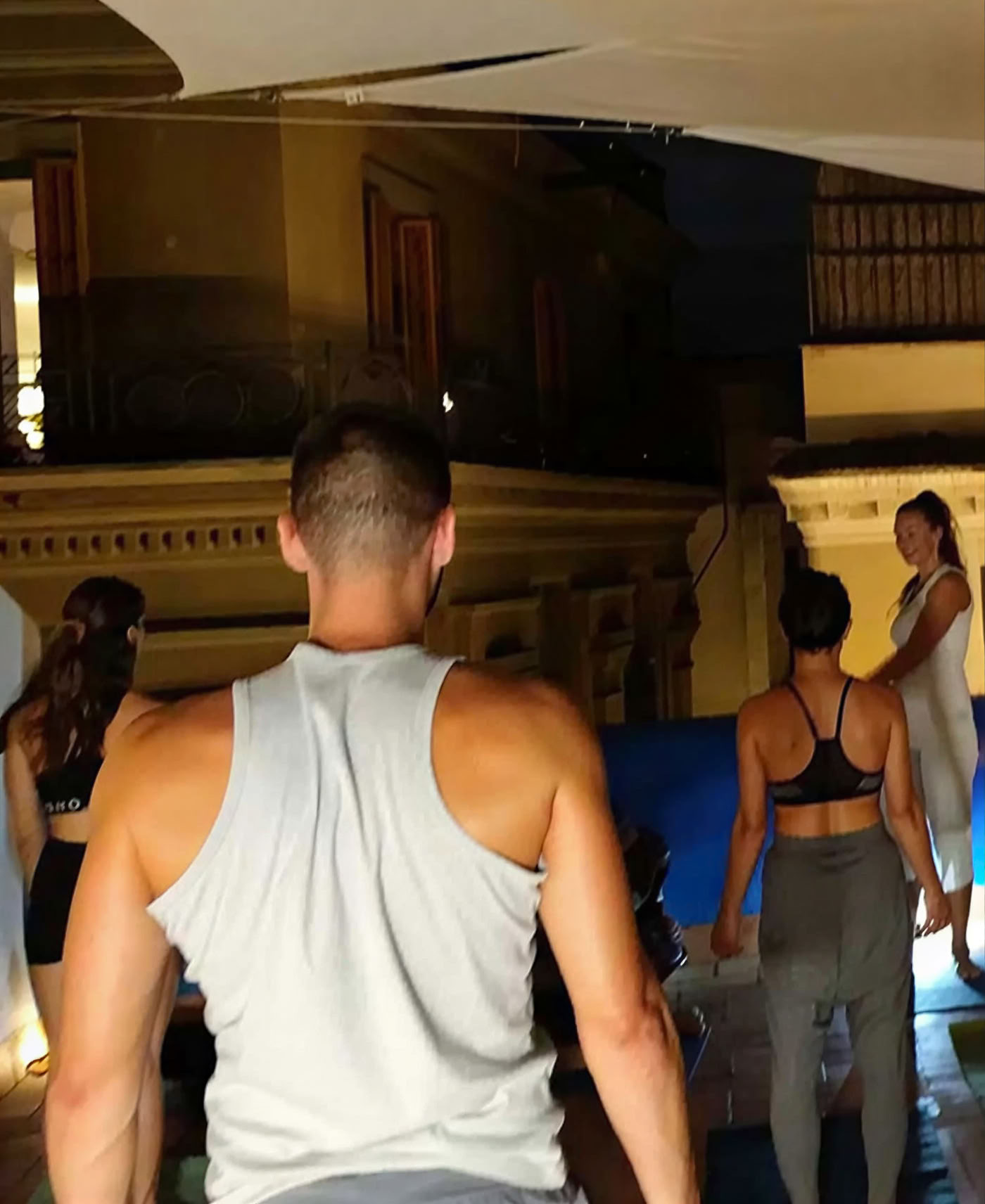 Yoga-Events bei Vollmond mit Live-Musik