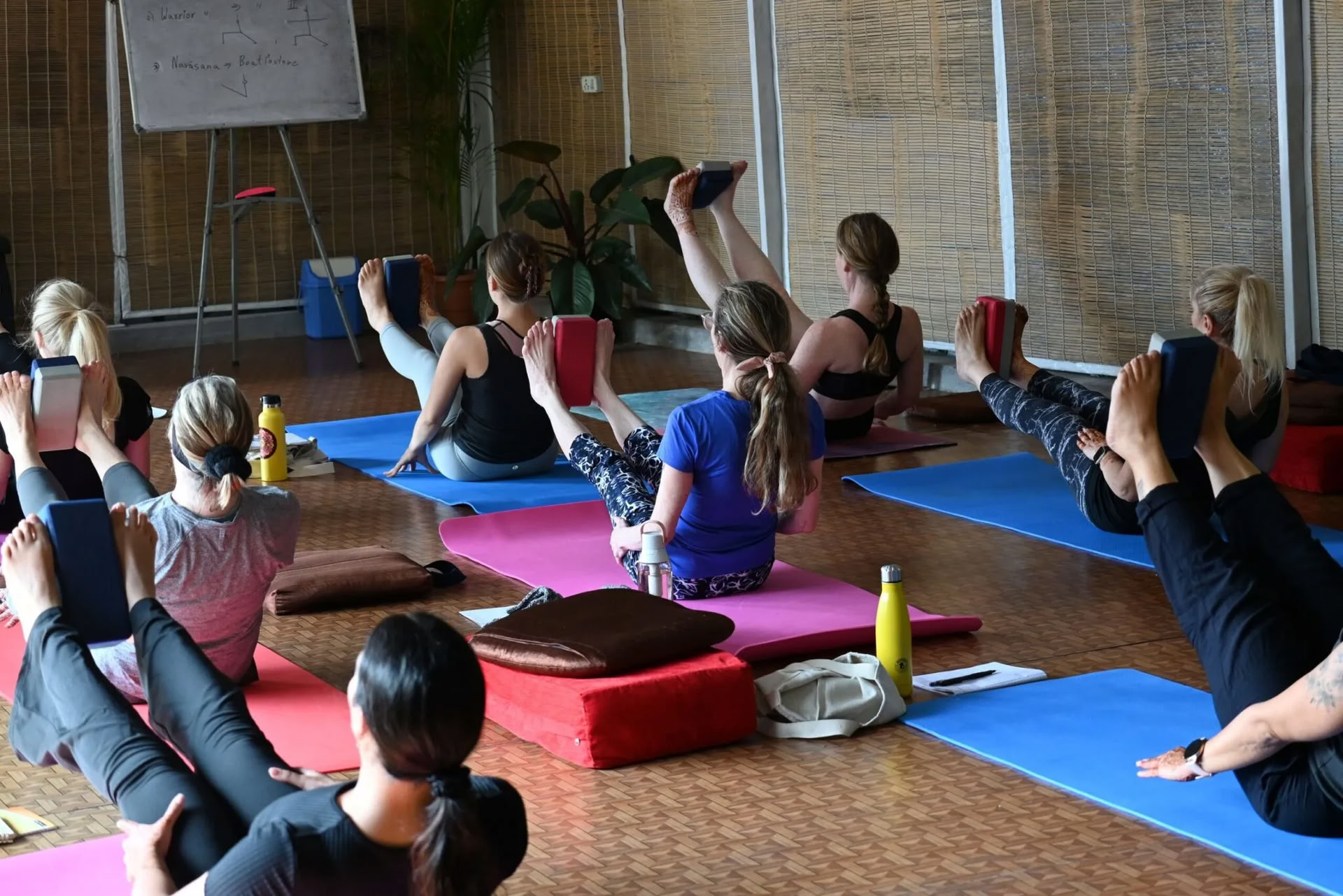 29-tägige RYT-300-Stunden-Fortbildung für fortgeschrittene Yogalehrer