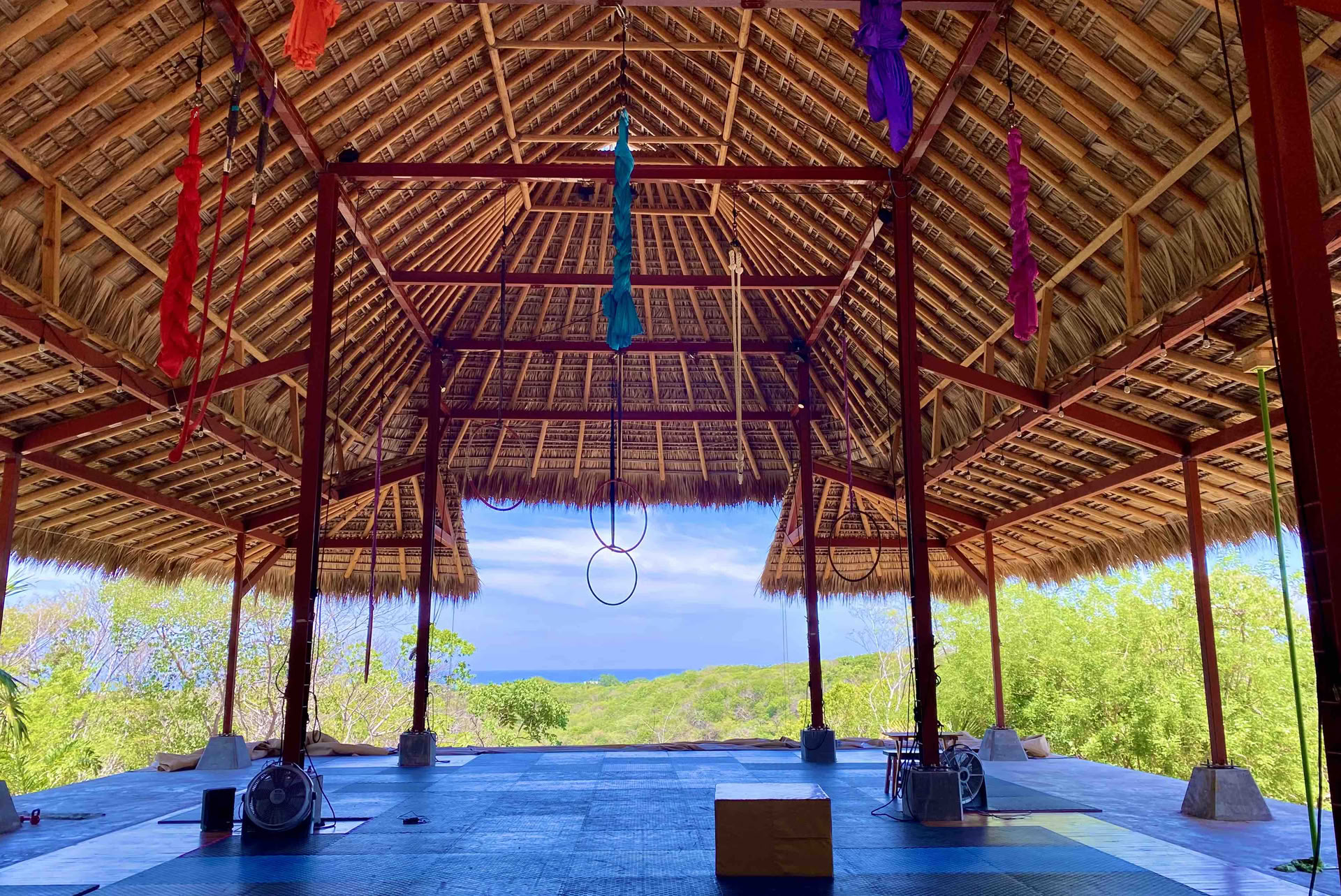 Yoga- und Aerial-Fitness-Retreats
