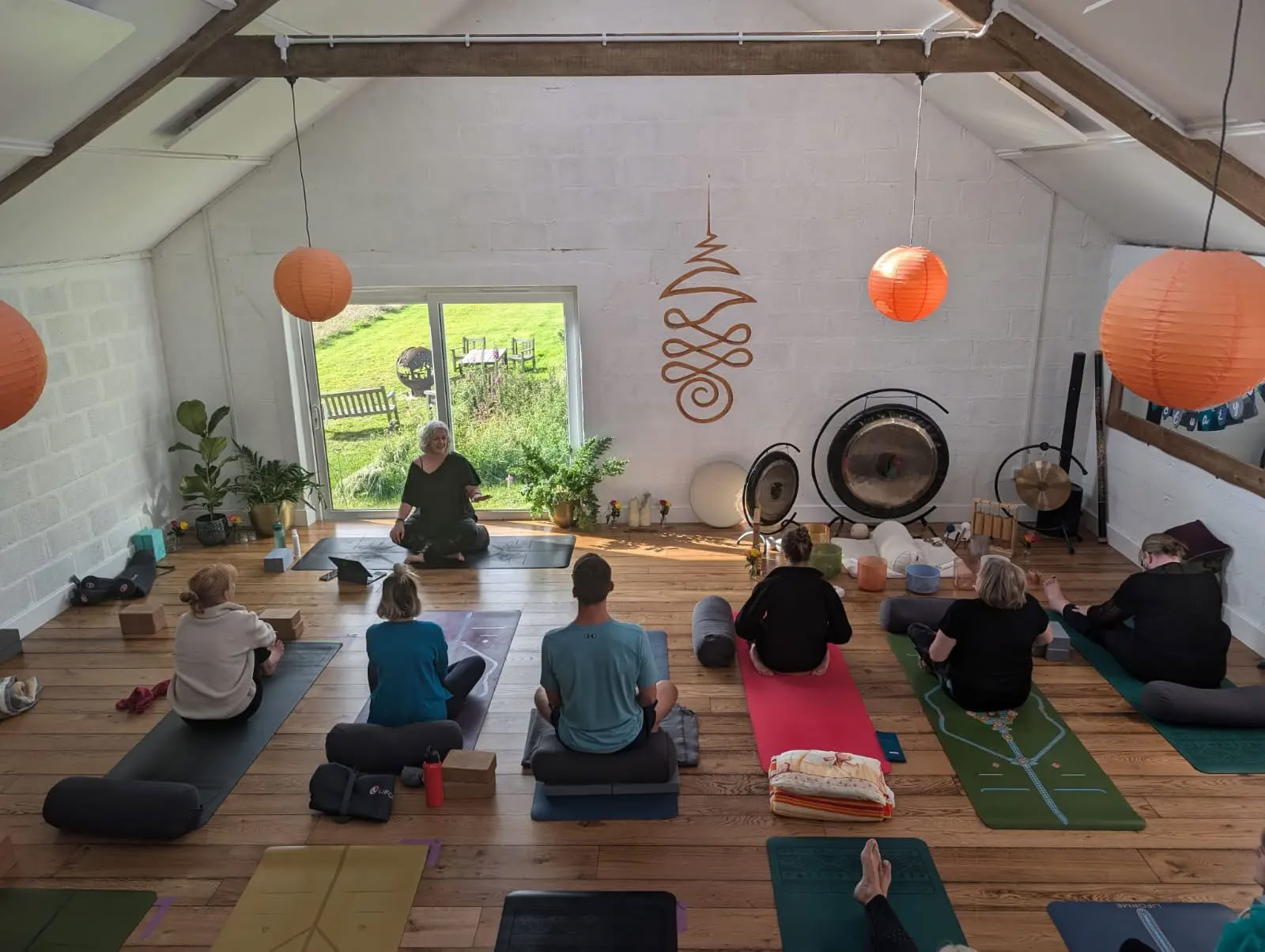 Herbstliches Erneuerungs-Yoga-Retreat mit Michelle Oliver, Barefoot Yogini