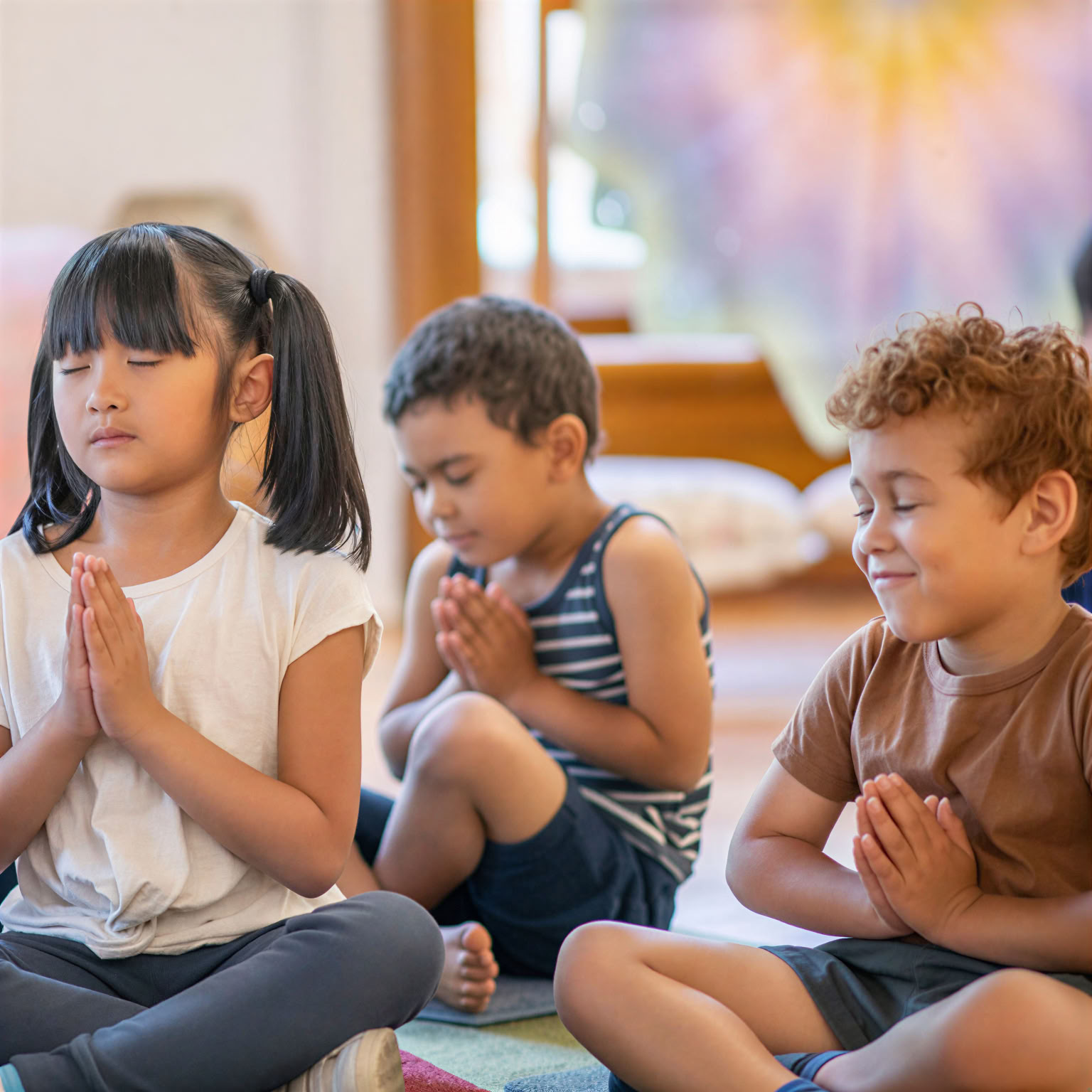 Yoga- und Resilienz-inspirierte Bewegungs- und Achtsamkeitscamps für Kinder