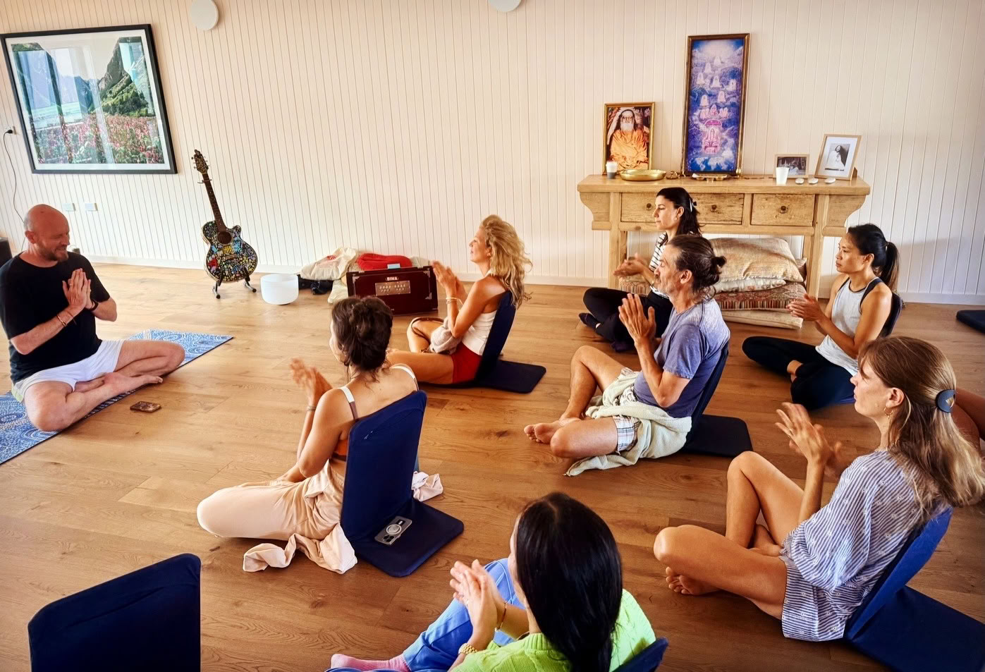 90-minütige Breathwork-Reise OM House Bondi
