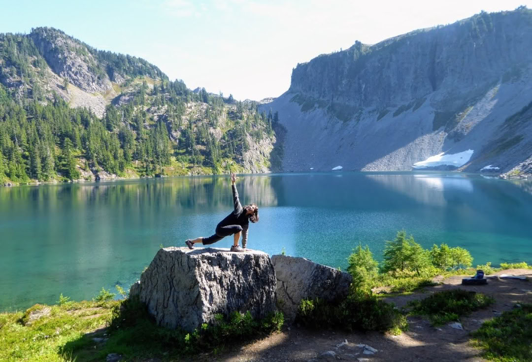 Ruhiges Berg-Yoga-Wander-Retreat