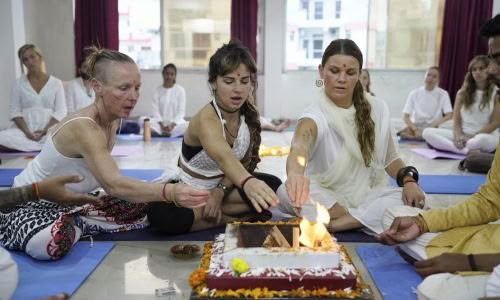 10-tägige Yoga-Retreats in Rishikesh, Indien