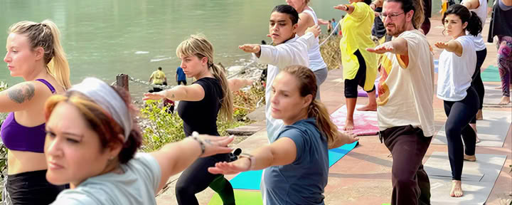 100-Stunden-Yoga-TTC